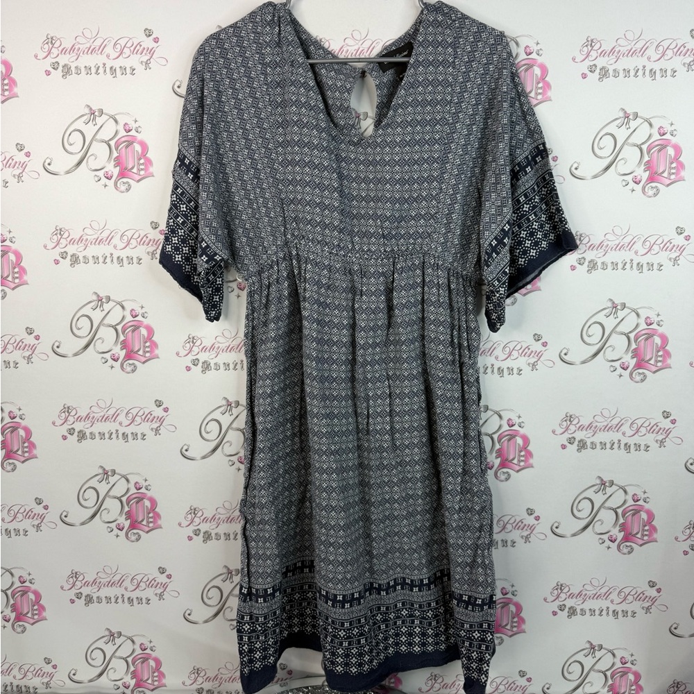 Wendy Bellissimo dress floral print blue Navy and White Geometric Dress keyhole